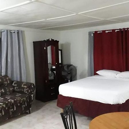 Apartments At Westvillage 5 No Ac Low Price Studio Montego Bay Kültér fotó